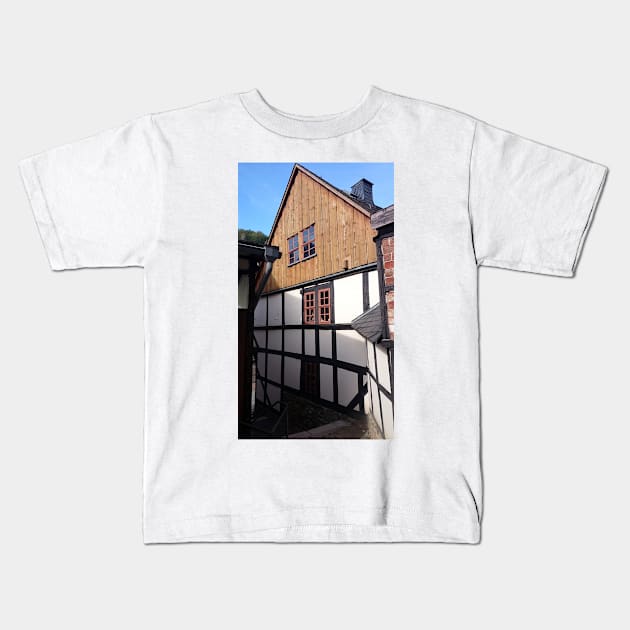 Half-timbered house in Stolberg / Harz Kids T-Shirt by Gourmetkater